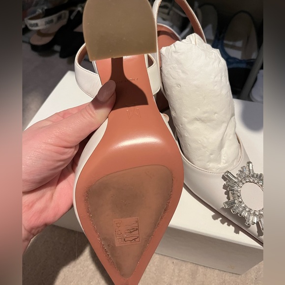 ** sold. Amina Muaddi Begum slings 38.5 - Picture 7 of 8